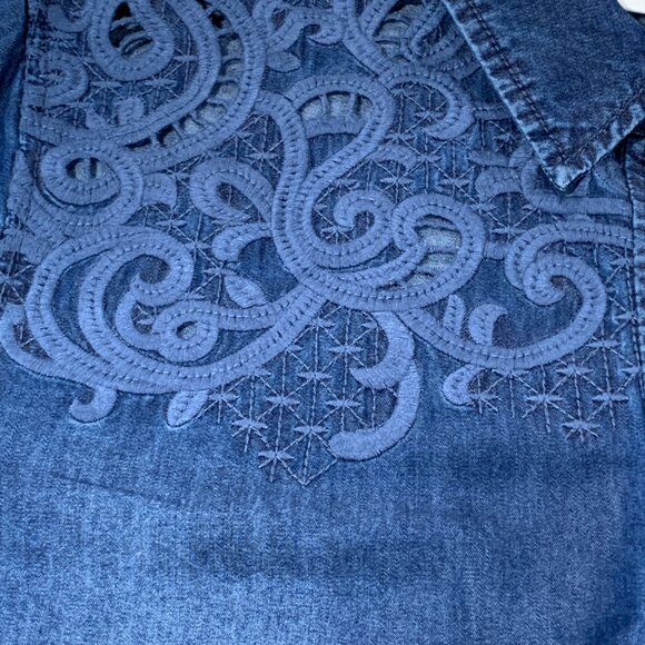 Chicos Tess Denim Shirt Women’s Chambray Embroidered Size XL - Picture 5 of 11